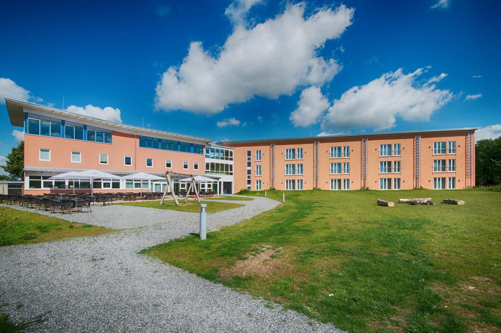 Jufa Hotel Im Brueckenkopfpark - Juelich Exterior photo